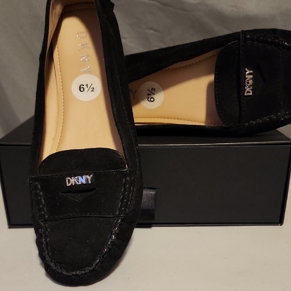 Dkny Shoes - DKNY Black Moccasin Flats with Suede Finish